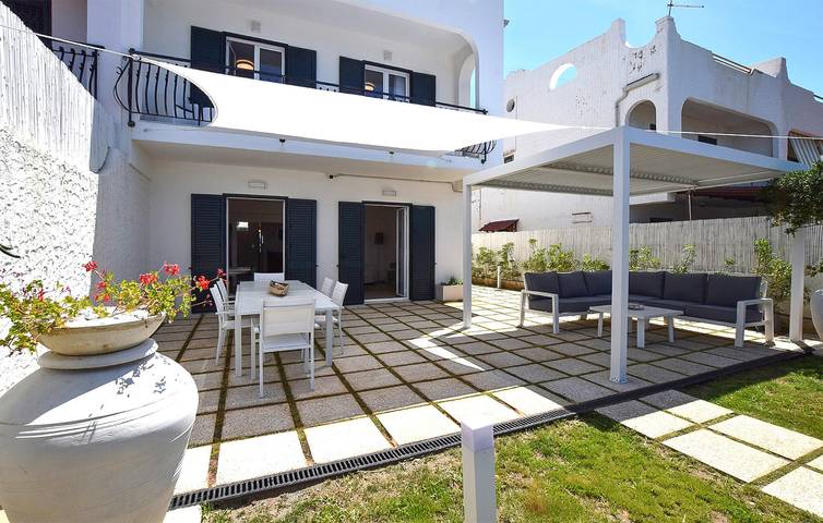 Appartamento con vista mare con giardino e parcheggio, WiFi, AC, a 100 m dalla spiaggia in Falerna Marina, Falerna
