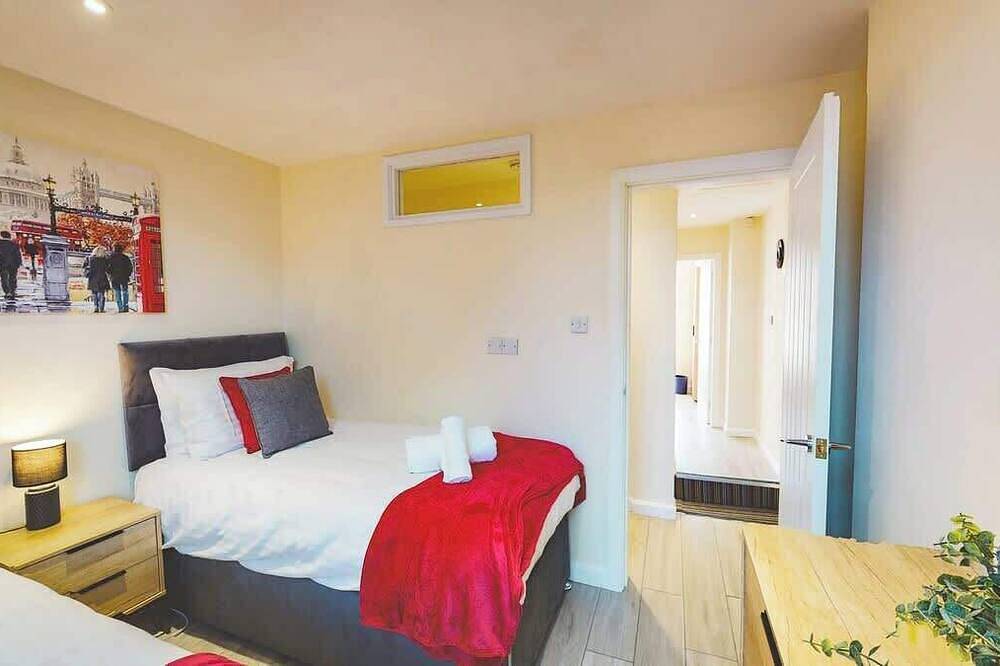 Perfect for contractors, 4-bedrooms, sleeps 7! in Crewe, Cheshire East