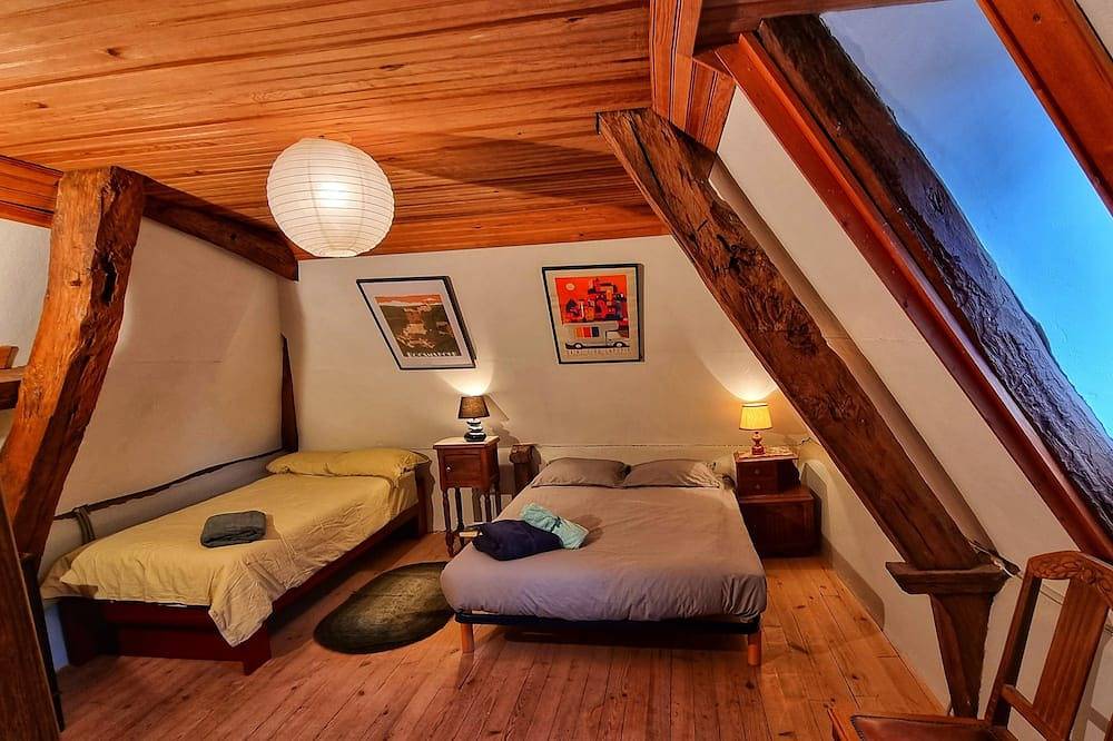 Pascaline Cottage in Crégols, Massif Central