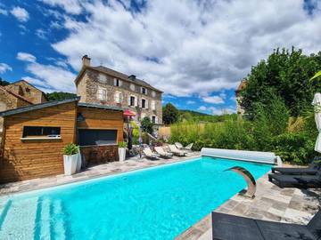 Gîte pour 3 personnes, avec jardin et jacuzzi ainsi que sauna et piscine à Compeyre