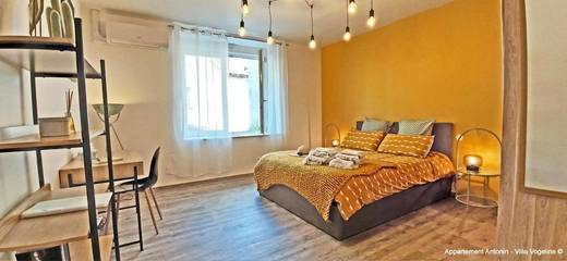 Gîte pour 2 personnes, avec jardin ainsi que jacuzzi et sauna, animaux acceptés dans Bains-les-Bains
