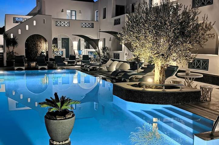 Apartahotel para 2 personas, con jacuzzi además de jardín y piscina en Santorini