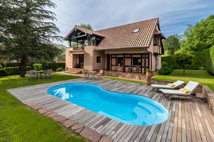 Chalet para 9 personas, con piscina además de vistas y jardín en Cantabria - 2