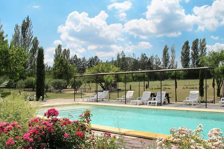 Cottage pour 2 personnes, avec jardin et piscine à Sigonce