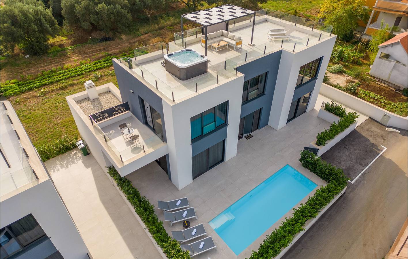 Reizende 2-Zimmer-Wohnung mit Pool, Terrasse und Strandzugang in der Nähe in Ugrinici, Kraj