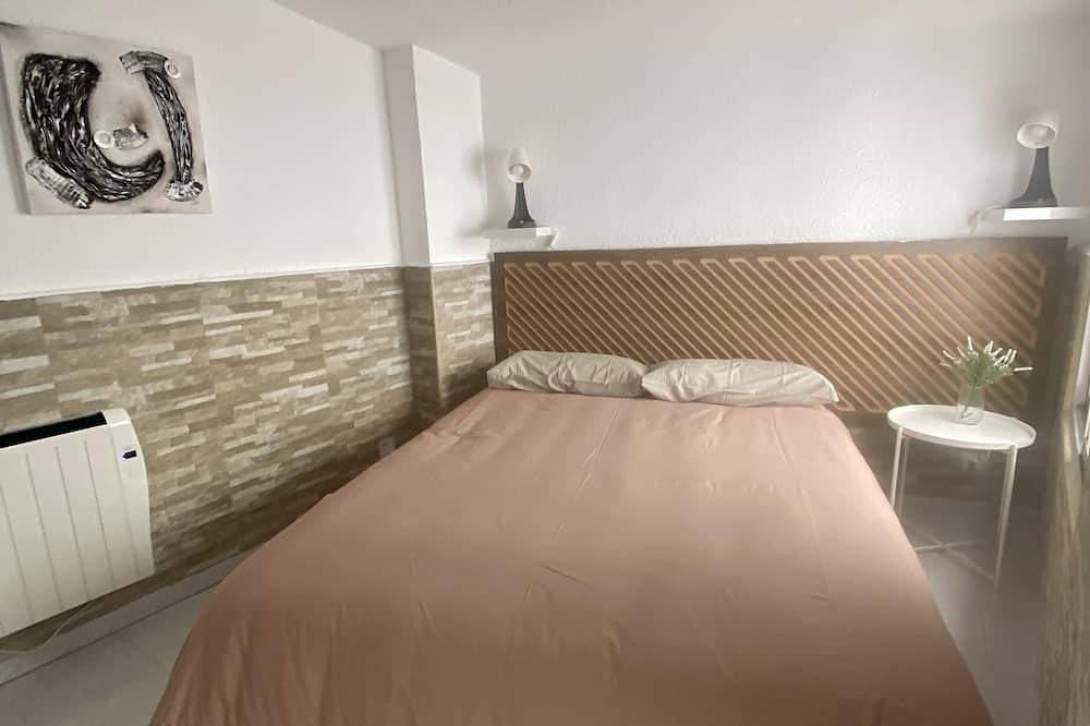 Village house with fireplace in Navas del Rey, Madrid Province