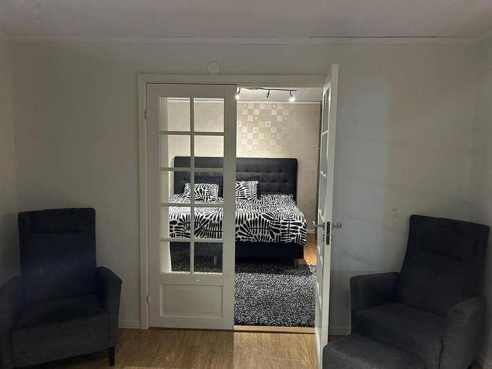 Villa för 9 Personer, med bubbelpool och trädgård i Lindesberg