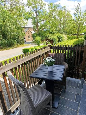 Maison de campagne pour 2 personnes, avec balcon et jardin dans Éprave