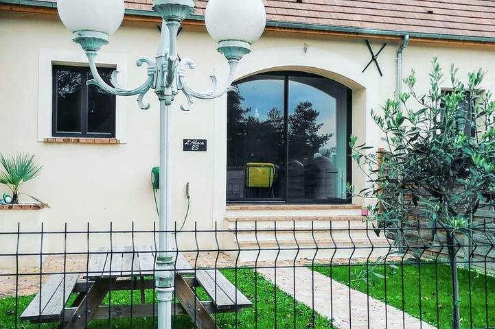 Location de vacances pour 4 personnes, avec terrasse et jardin à Sainte-Geneviève-lès-Gasny