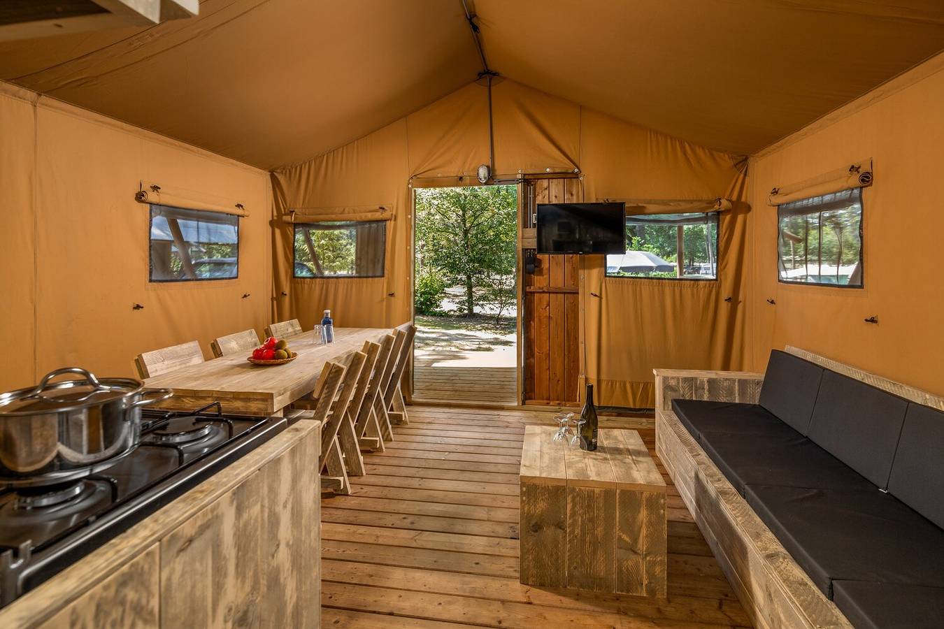 Wolfsven — Safaritent 6A in Mierlo, Noord-Brabant