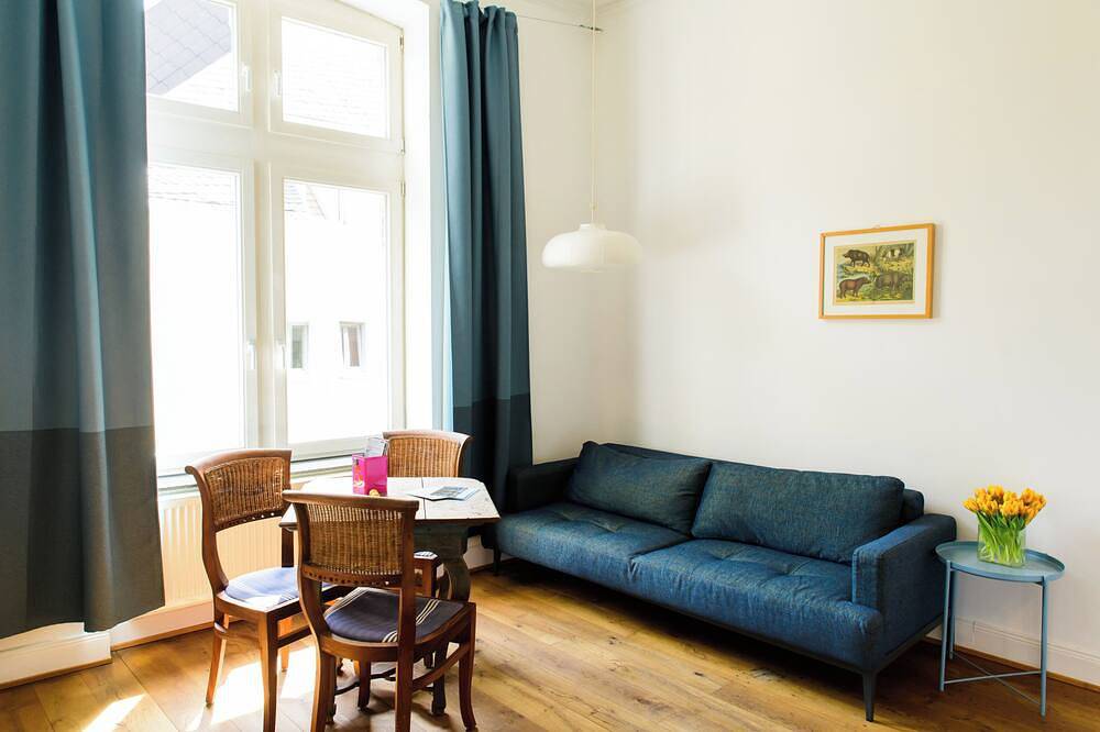 Entire apartment, Studio apartment with view of the cathedral spires and sleeping gallery in Cologne, Rhineland