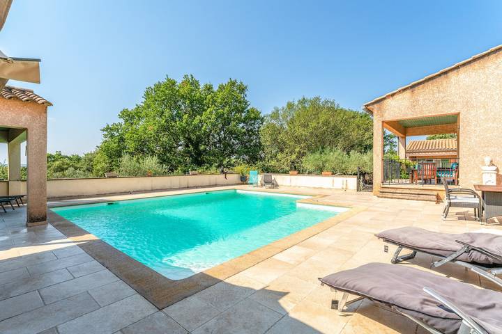 Gehele studio, Appartement 'Villabrix Proche Uzès' met Wi-Fi in Vallabrix, Nimes en omgeving