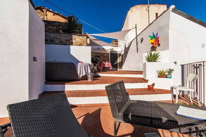 Gîte pour 3 personnes, avec vue et terrasse, animaux acceptés dans Lingueglietta