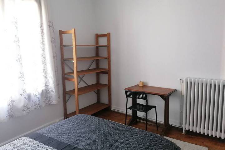 Charming bungalow with garden in a quiet neighborhood in Montreuil, Sena-Saint Denis