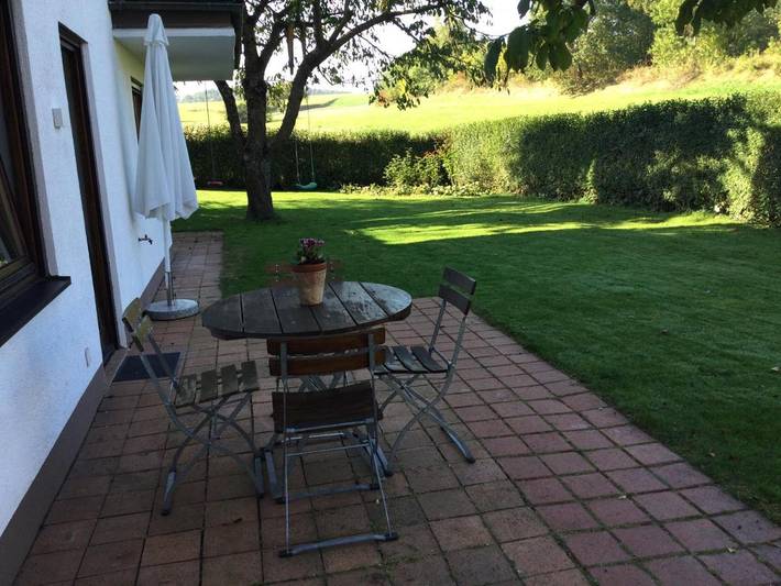 Ferienwohnung für 3 Personen, mit Terrasse und Garten sowie Ausblick