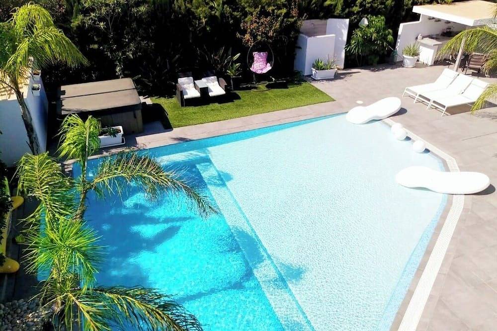 New! Villa moderne en front de mer avec immense piscine, jacuzzi, Barbacoa&vues in Las Marinas, Dénia