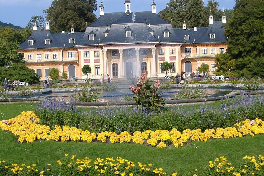 Ganze Wohnung, Tolle Ferienwohnung direkt am Schloss Pillnitz für Paare und Familien in Loschwitz, Dresden