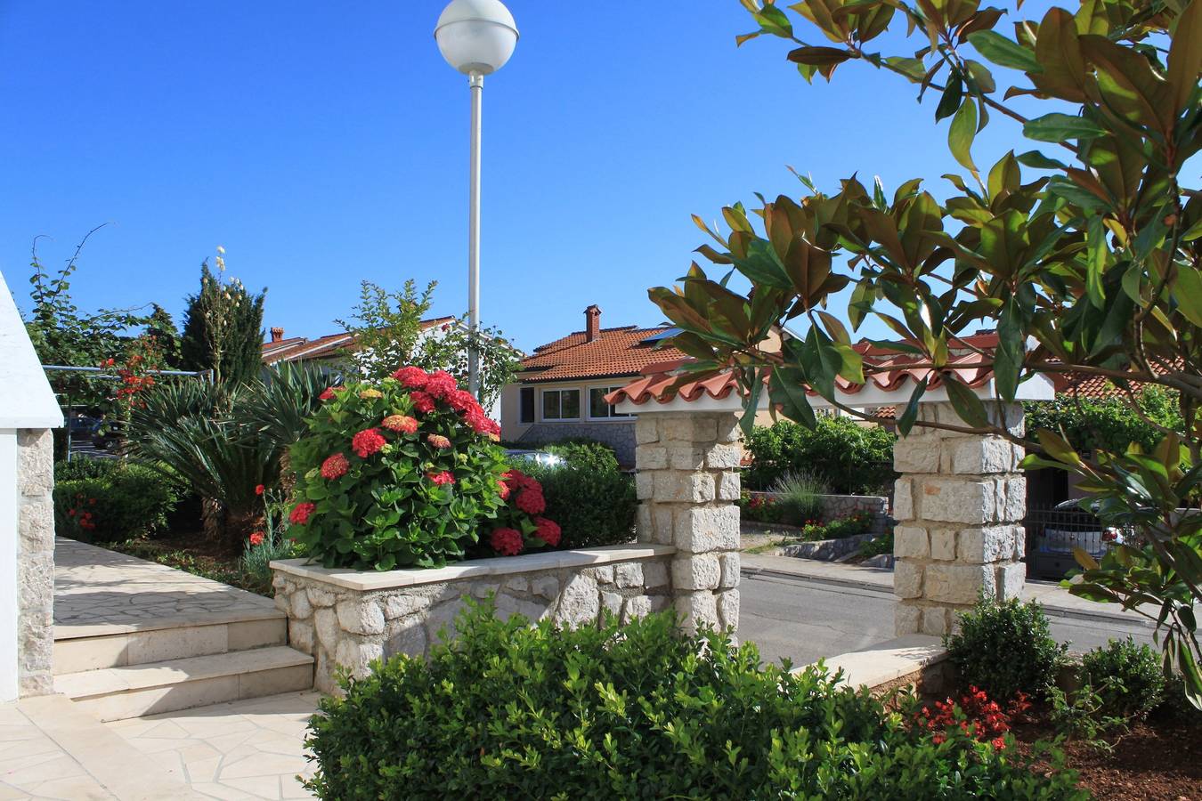 Ganze Wohnung, 2-Zimmer-Ferienwohnung mit Terrasse Mali Losinj, Losinj A-8024-a in Mali Lošinj, Lošinj