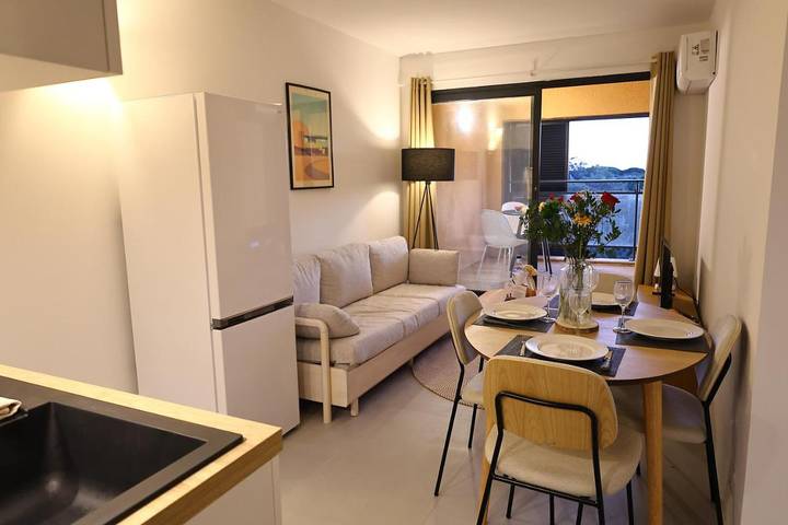 Gîte pour 4 personnes, avec piscine ainsi que vue et jardin à Pianottoli-Caldarello - 4