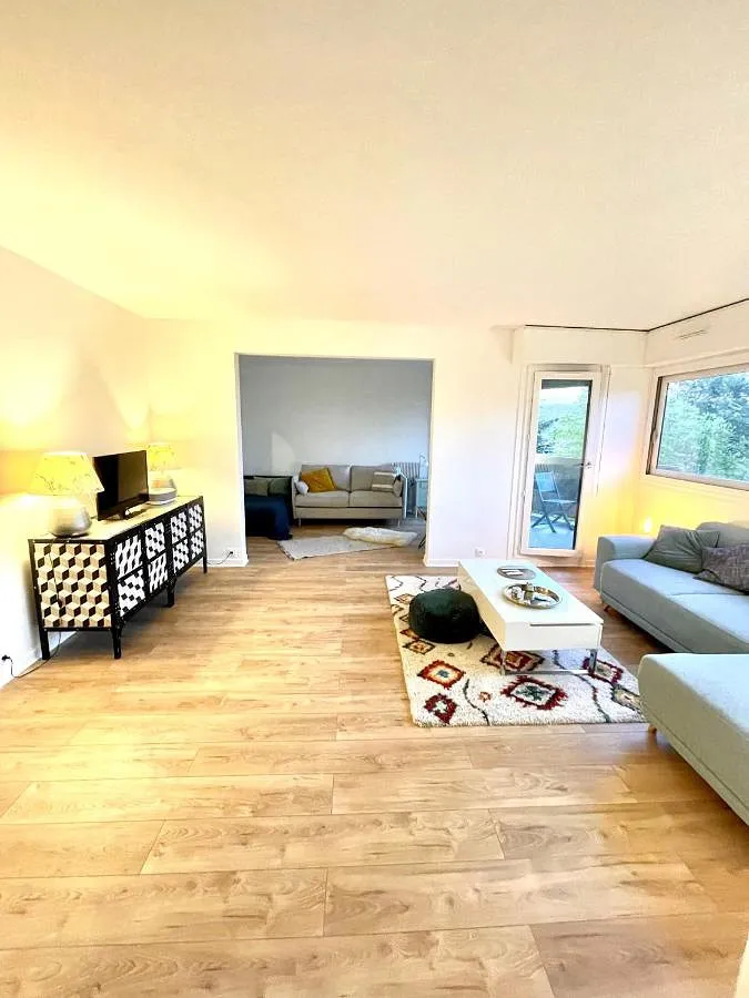 Apartamento de vacaciones para 6 personas, con jardín además de vistas y terraza - 1