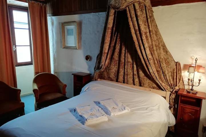 Location de vacances pour 10 personnes, avec jardin, animaux acceptés à Saint-Laurent-d'Olt - 4