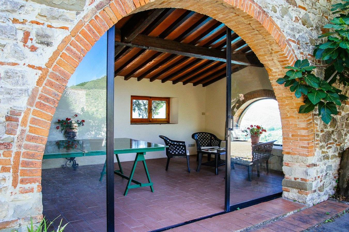 Entire apartment, Monte Apartment with Panoramic Pool in Chianti in Pontassieve, Chianti