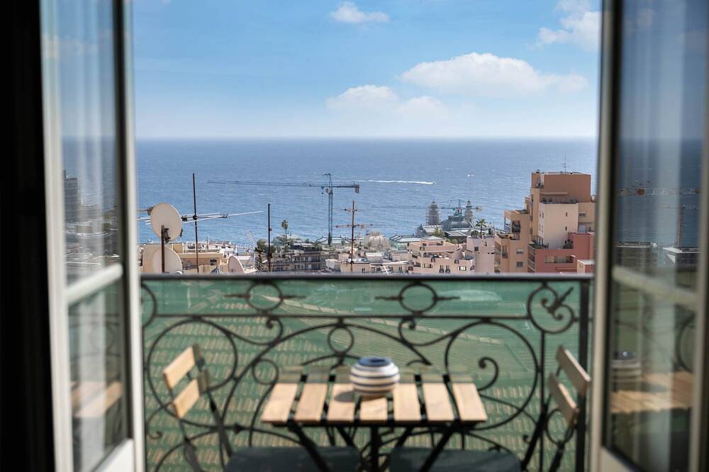 Entire apartment, Sea View Monaco New Apartment 2 Beds with Balcony in Beausoleil, Nice region