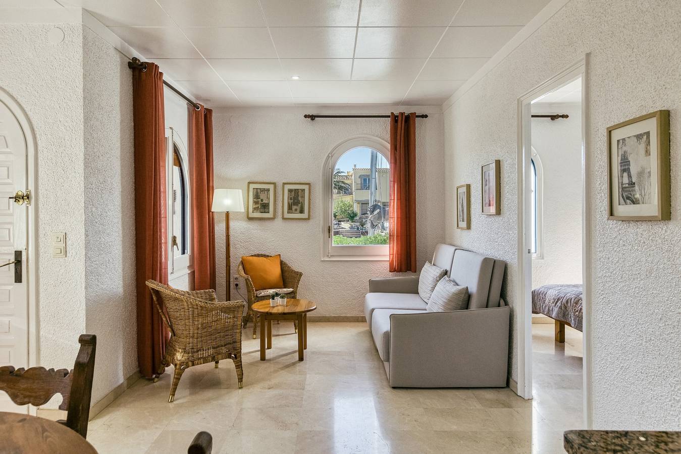 Maison de vacances 'Art-apartamentos Revilla Tacke H' avec terrasse privée, jardin partagé et Wi-Fi. in Empuriabrava, Haut-Ampurdan