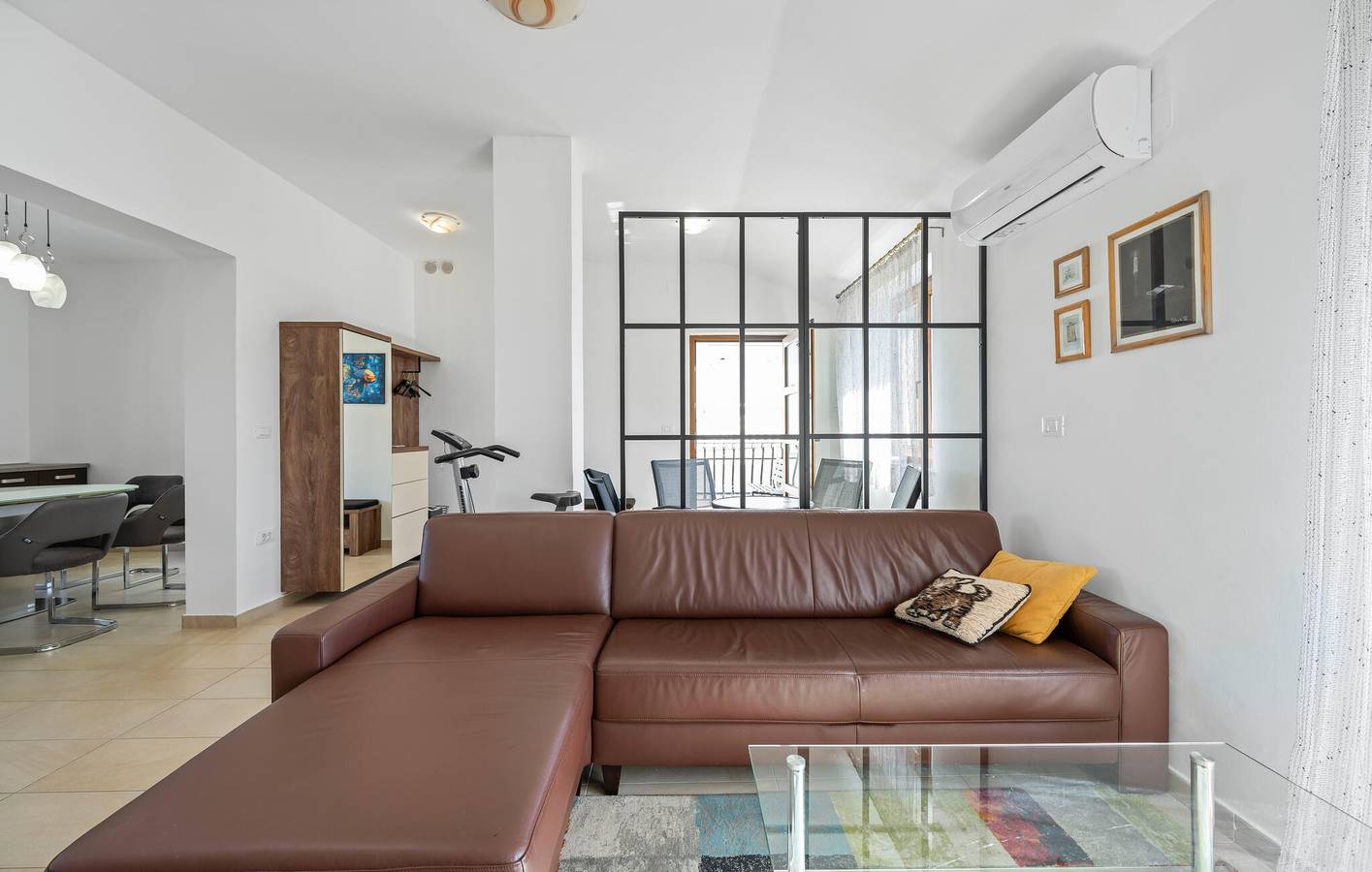 Ganze Ferienwohnung, Urlaub am Meer: Gemütliche Ferienwohnung mit Terrasse, WLAN und Parkplatz in Općina Murter-Kornati, Murter