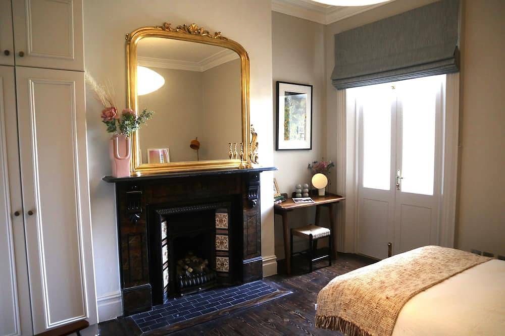 Entire apartment, Beautifully restored one-bedroom period home apartment in the heart of Dublin 7 in Dublin, County Dublin