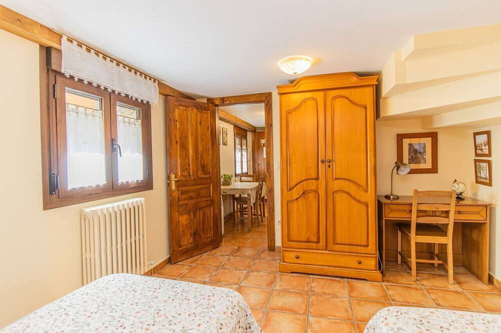 Apartment for Couples in the Pyrenees - Garden & Parking in Sabiñánigo, Aragonesische Pyrenäen