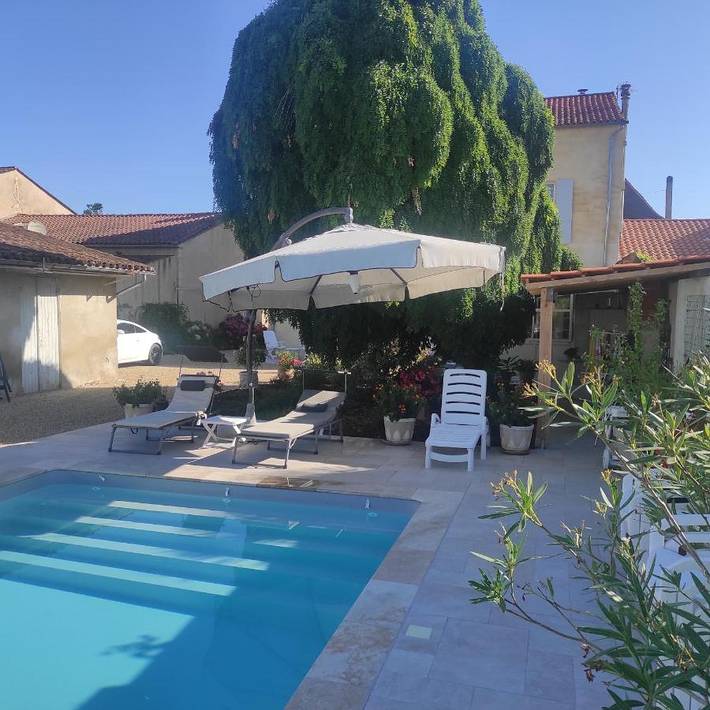 Chambre d’hôte pour 2 personnes, avec Terrasse et Jardin ainsi que Piscine et Vue à Bergerac