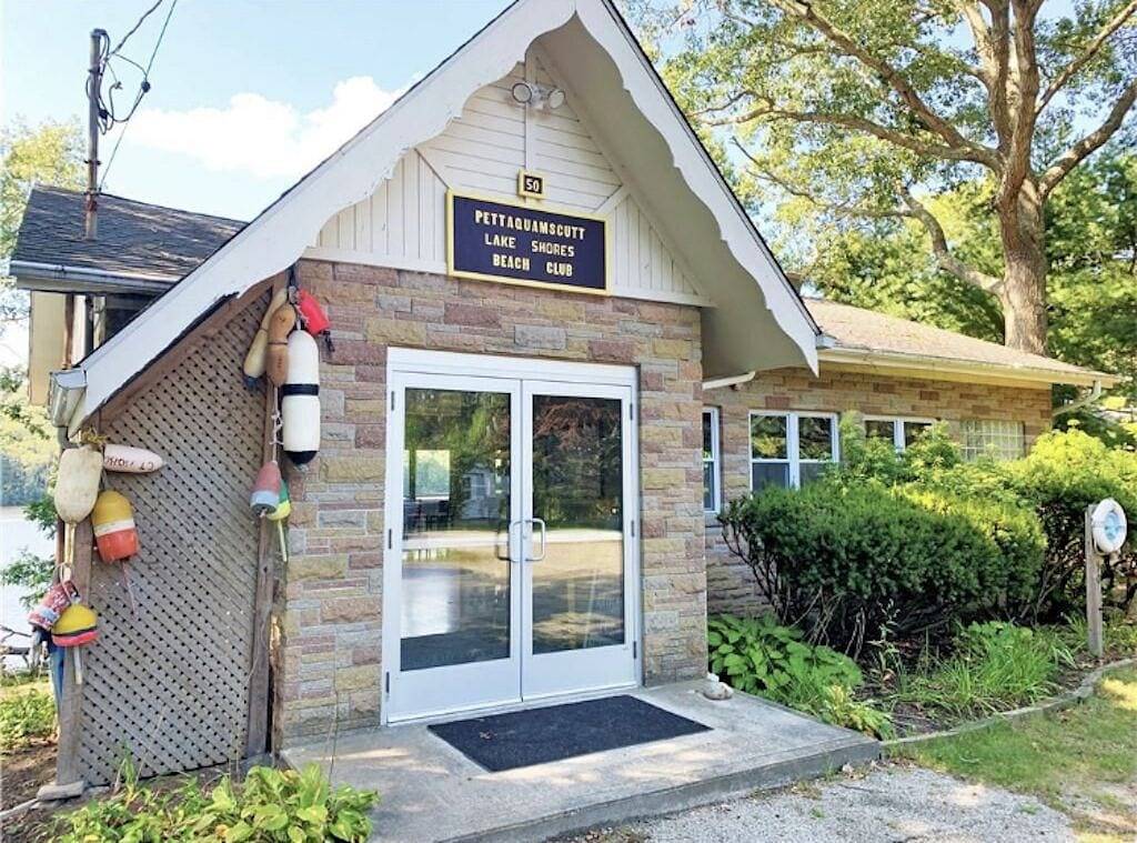 4 Bedroom Pettaquamscutt Lake Shores Home in Narragansett, Washington County (RI)