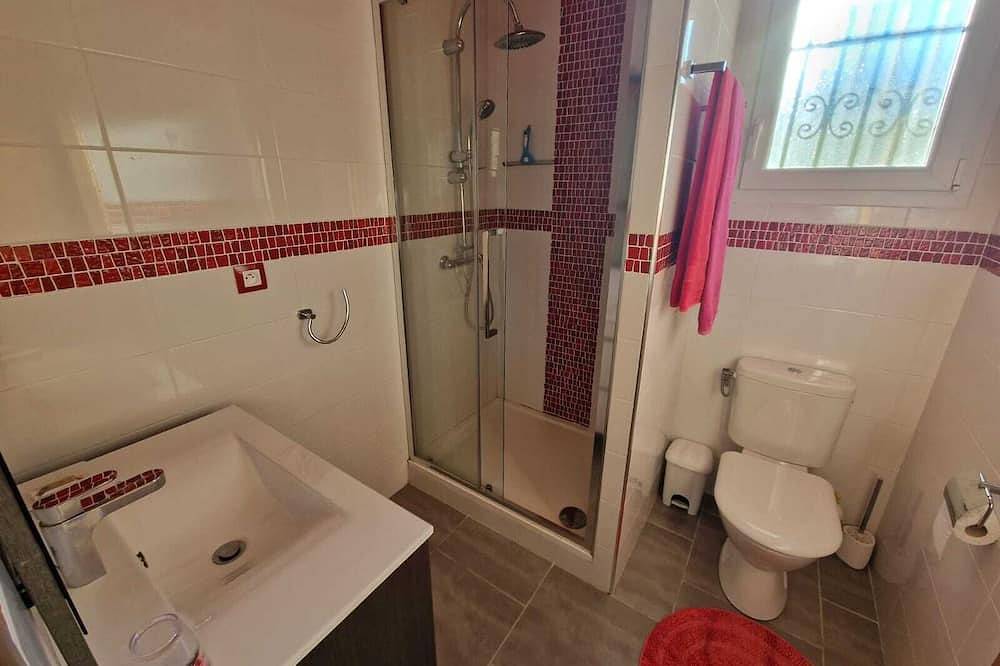 Les Favières. Gîte climatisé, Piscine. Wifi, Parking.  Mer 15min.  Cœur vignoble in Pinet (homonymie), Côte méditerranéenne (France)
