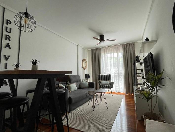 Gîte pour 4 personnes, avec piscine et balcon ainsi que vue et bassin pour enfant à Ramales de la Victoria