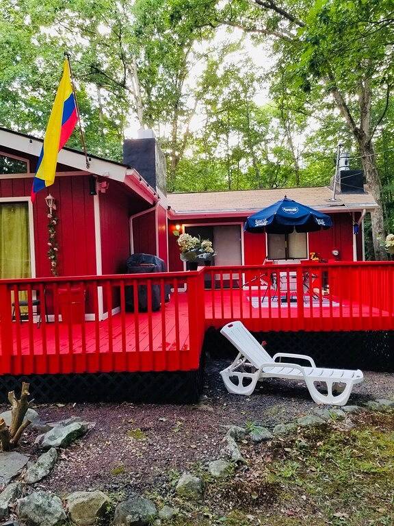 Cabin in one of the most upscale comunity in poconos in Saw Creek, Pike County