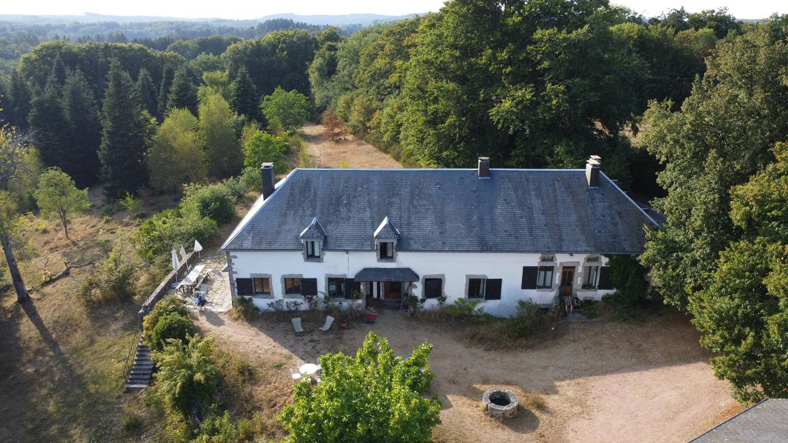 Chambres individuelles, cuisine et salon partagés - Chambre jaune in Moux-en-Morvan, Lac des Settons