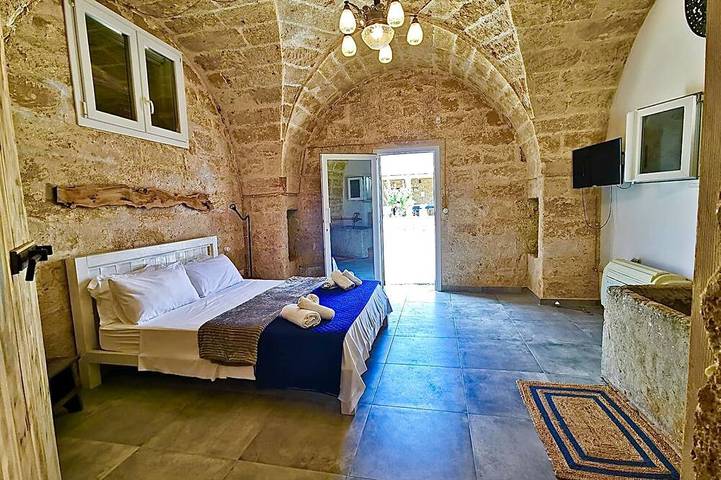 Elegant 19th-century farmhouse located 700 meters from Baia Verde, Gallipoli in Baia Verde, Golfe de Tarente