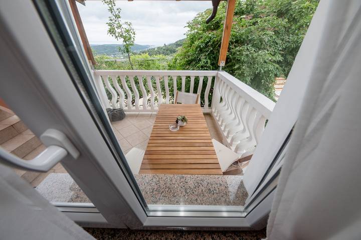 Ferienwohnung für 3 Personen, mit Pool und Terrasse, mit Haustier in Banjol