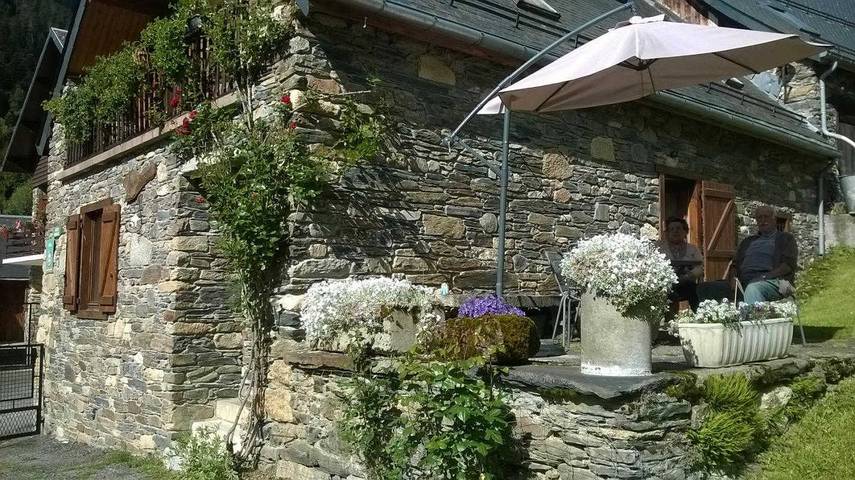 Casa de huéspedes para 6 personas, con Balcón y Balcón/Terraza además de Terraza y Jardín en Pirineos franceses