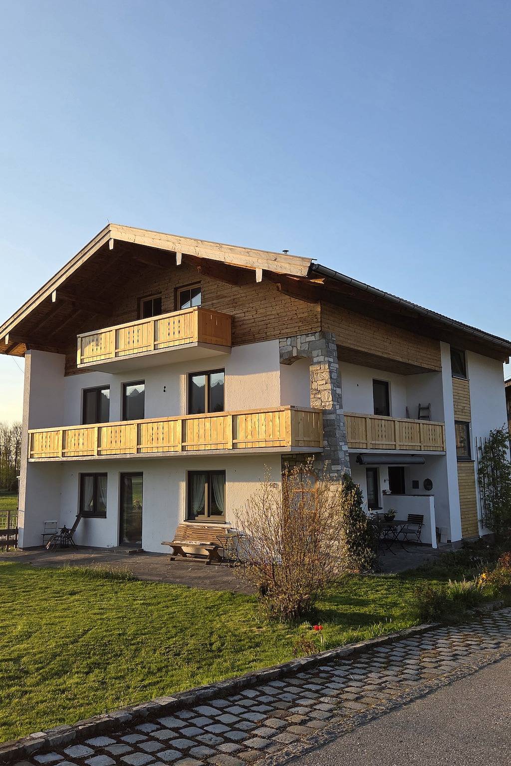 Ganze Ferienwohnung, Bachwagnerhof - Ferienwohnung Simon, 90 m², 2-6 Personen, Wohnküche, 3 Schlafzimmer, Du/Wc + Wc, Balkon in Staudach-Egerndach, Chiemsee