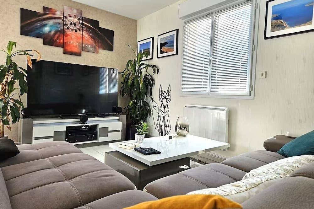 Comfortable 5* villa in Bourg en Bresse, quiet location with private pool. in Bourg-en-Bresse, Bourg-en-Bresse region