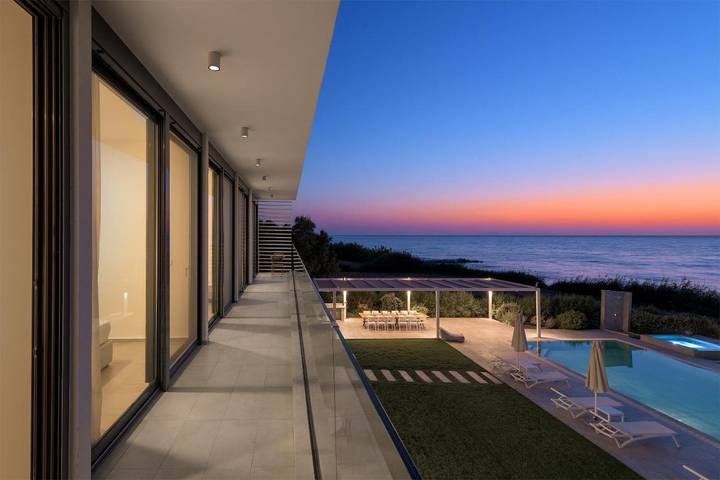 Villa for 12 people, with Balcony and Terrace as well as Garden and Pool in Fanes