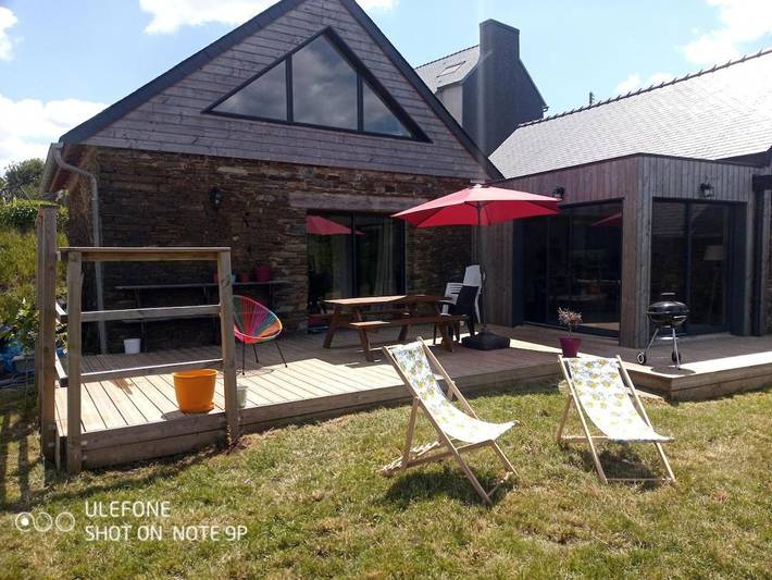 Location de vacances pour 8 personnes, avec Terrasse ainsi que Jardin et Vue à Dinéault
