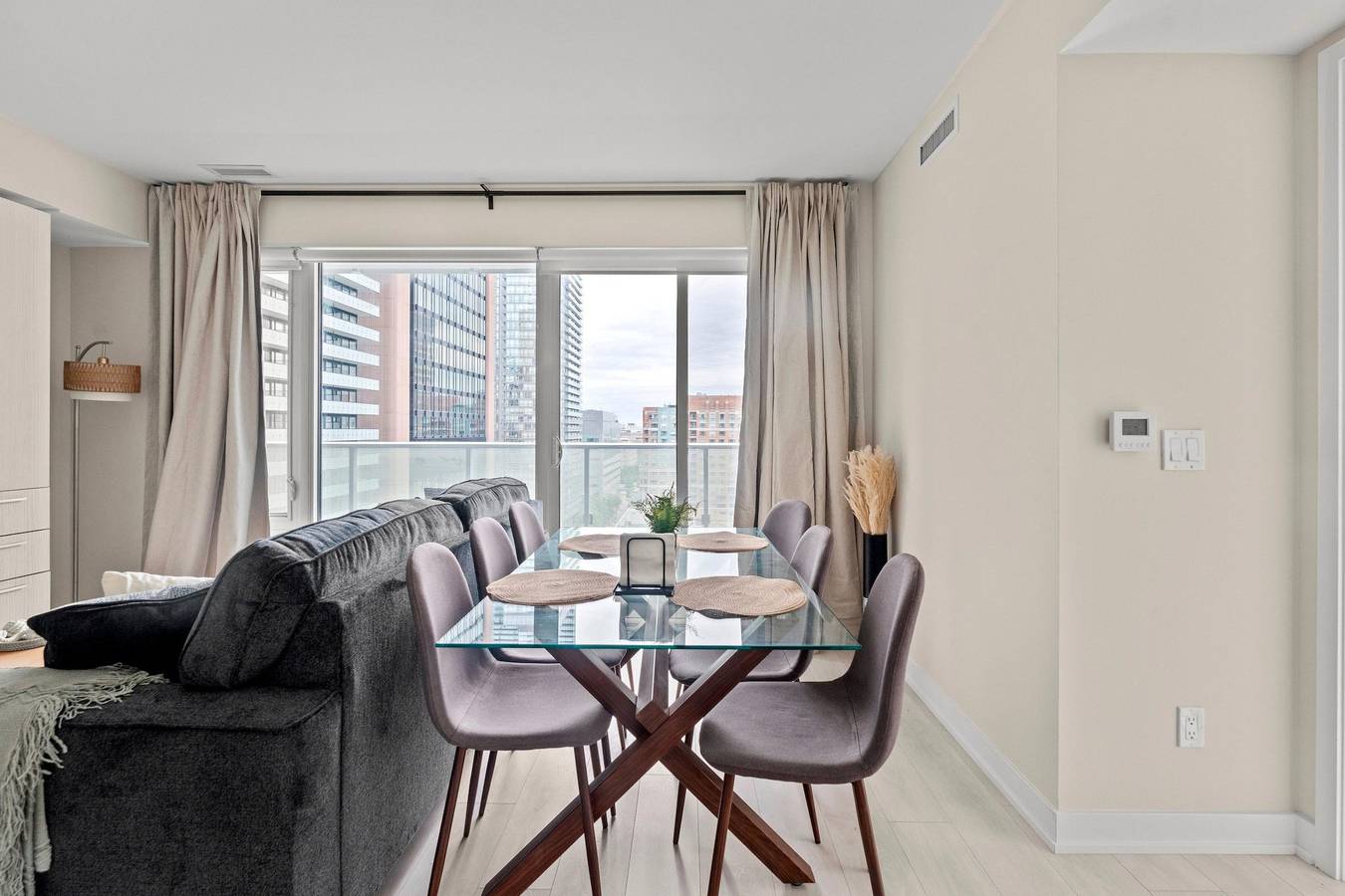 Apartamento entero, Oakville. Sunny 1Br Basement - Basement in Oakville, Lago Ontario (Kanada)