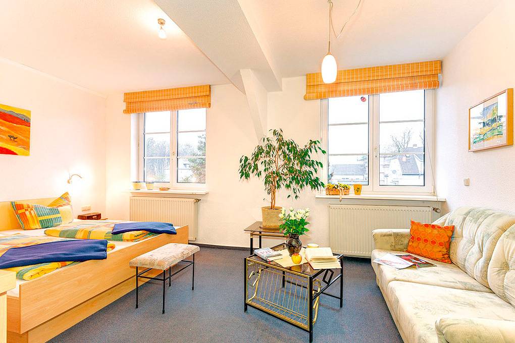 Entire holiday apartment, Holiday apartment for 2 people with garden in Ostseebad Nienhagen, Nienhagen