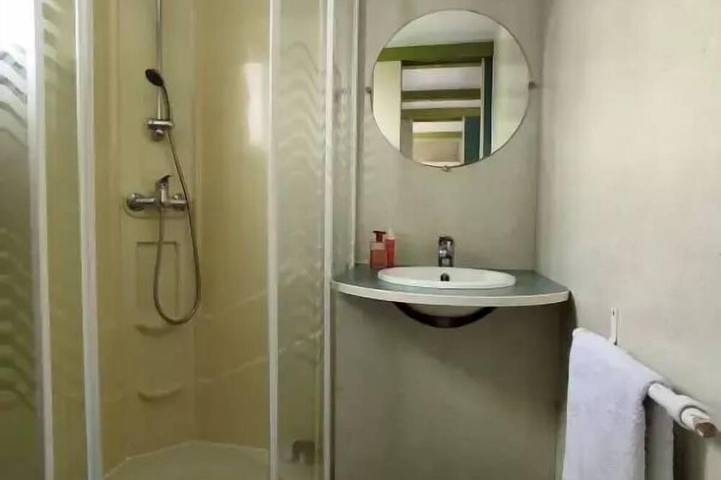 Gîte pour 5 personnes, avec piscine et terrasse dans Plage du Veillon - 4