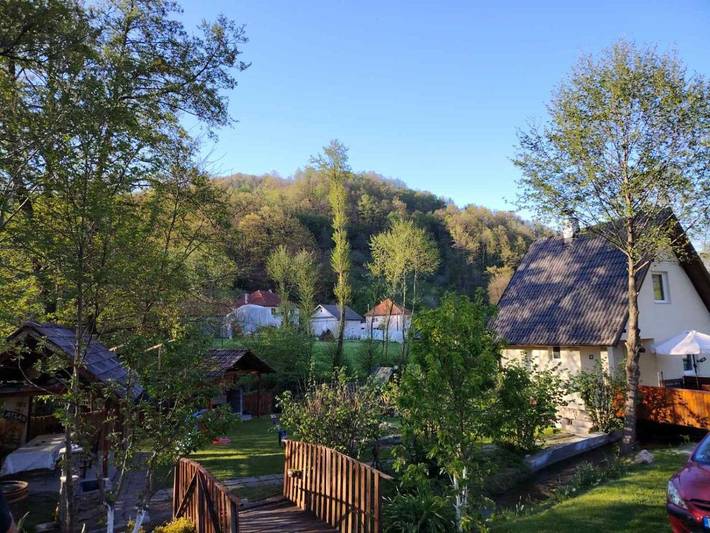 Location de vacances pour 5 personnes, avec jardin et vue à Kosjerić - 2