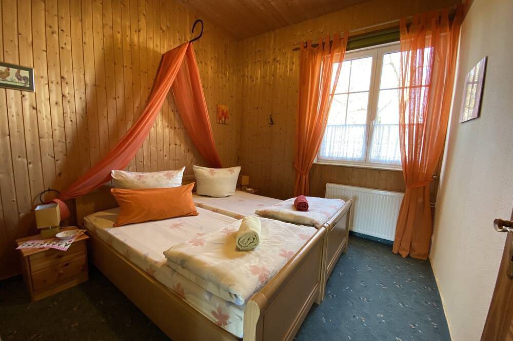 Ganze Wohnung, Ferienwohnung mit Terrasse & Sauna und Kamin,ebenerdig, familiengeführt & sonnig in Crussow, Angermünde