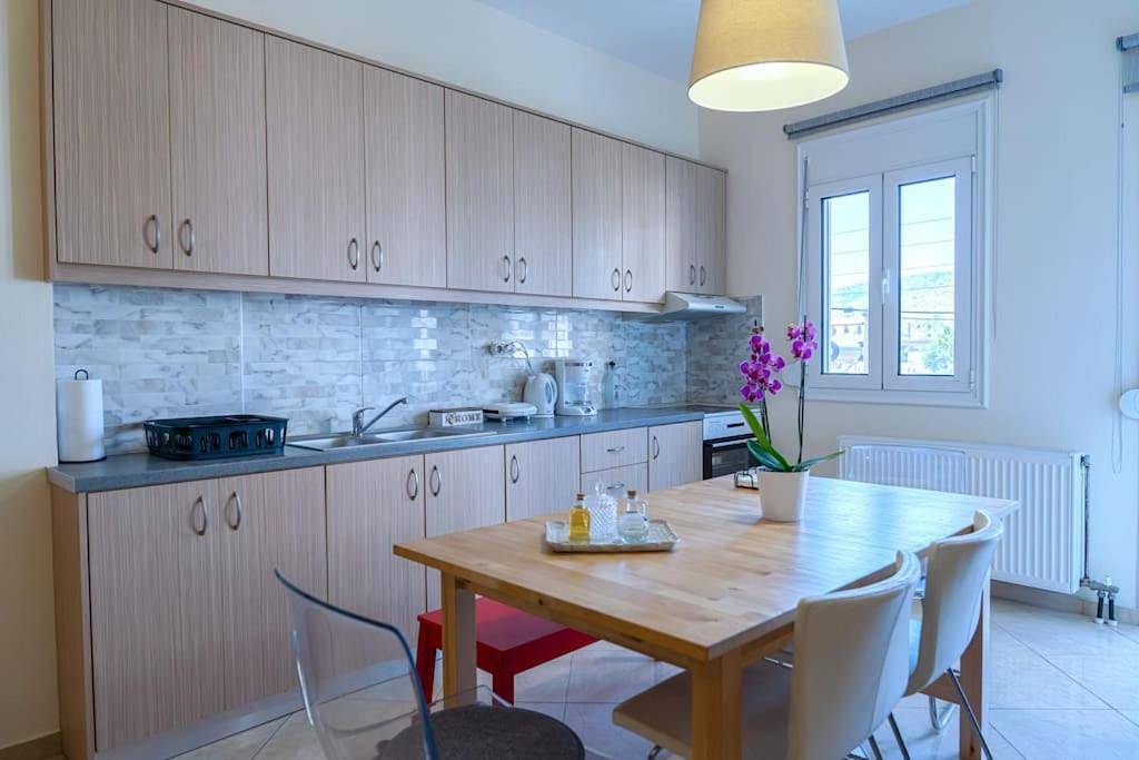 Appartement entier, Bright Apt Close to the Beach in Région d'Iraklio-Héraklion